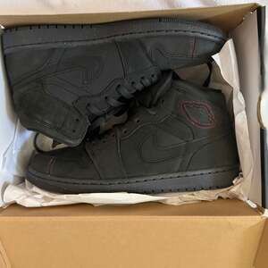 Air Jordan 1 Mid SE Craft 'Dark Smoke Grey' (FD8634-001)